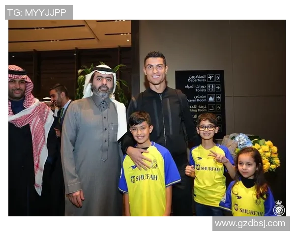 国外足球明星与球迷亲密合影展现温馨瞬间与激情互动 国外足球明星与球迷亲密合影展现温馨瞬间与激情互动